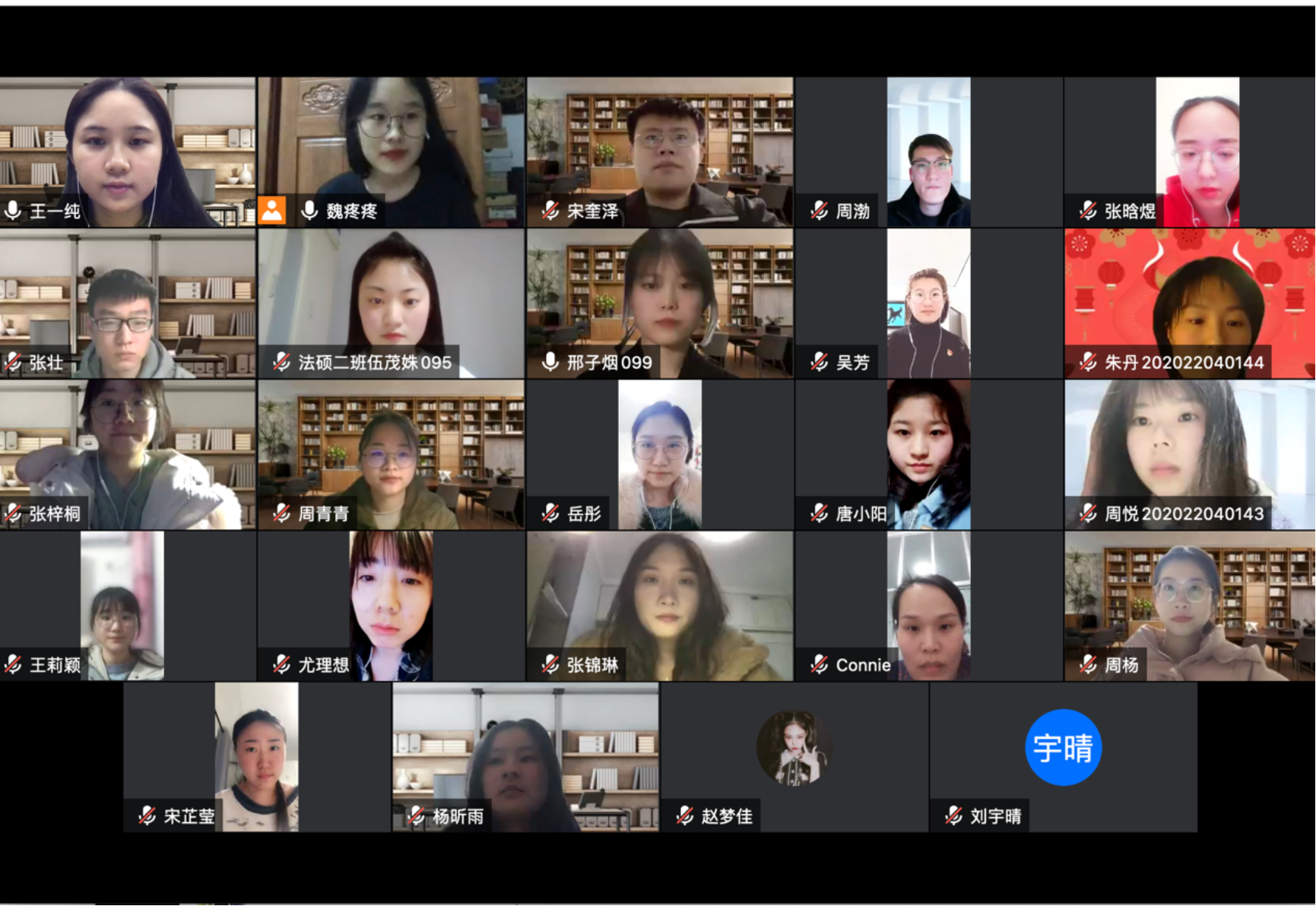 一群人的照片

描述已自动生成